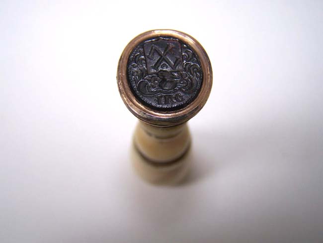 A rare late 17th century Gilt-Brass Mounted Ivory Desk Seal — image 2